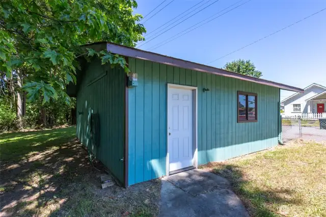 Detached and oversized 2-car garage