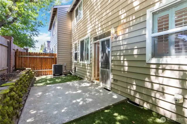 Peaceful Backyard-Fully Enclosed