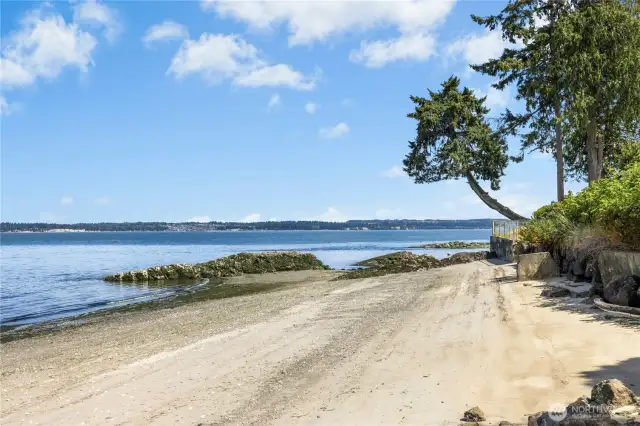 Stole the beach and enjoy the coastal life.
