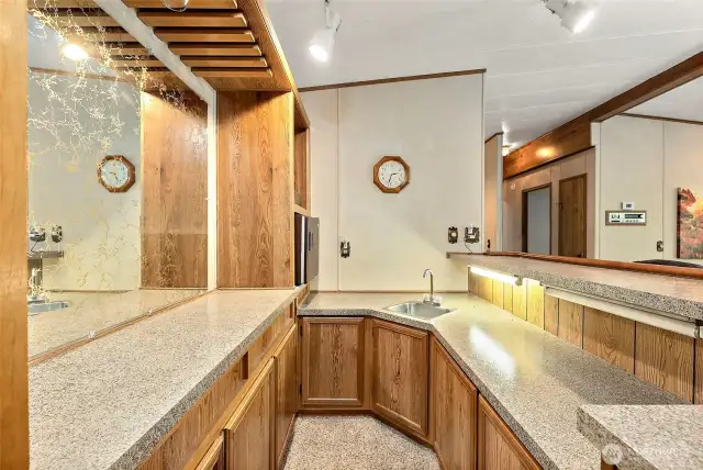 This bar space provides an incredible amount of extra storage