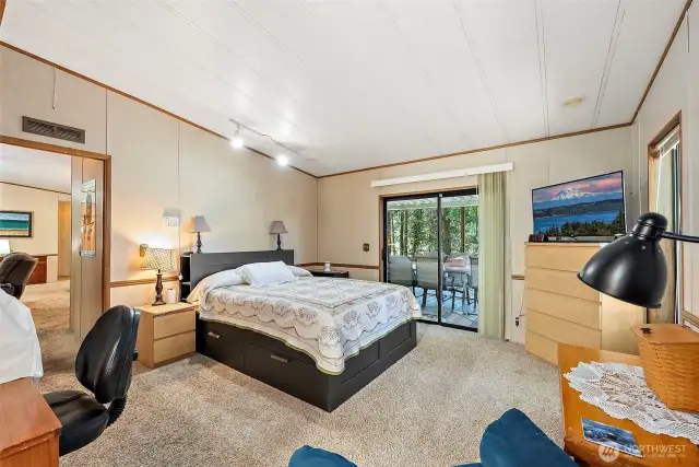 Large primary with back deck access