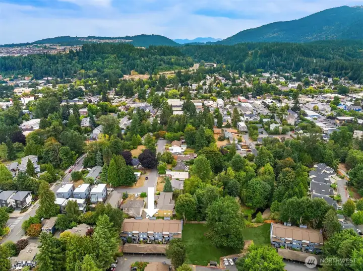 The walkability score is off the charts for this development.  Minutes to Olde Town Issaquah.  Minutes to I-90.