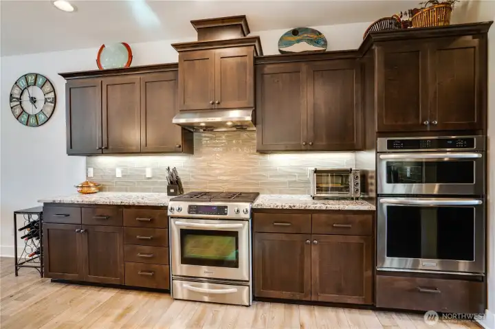 Double oven perfect for entertaining!