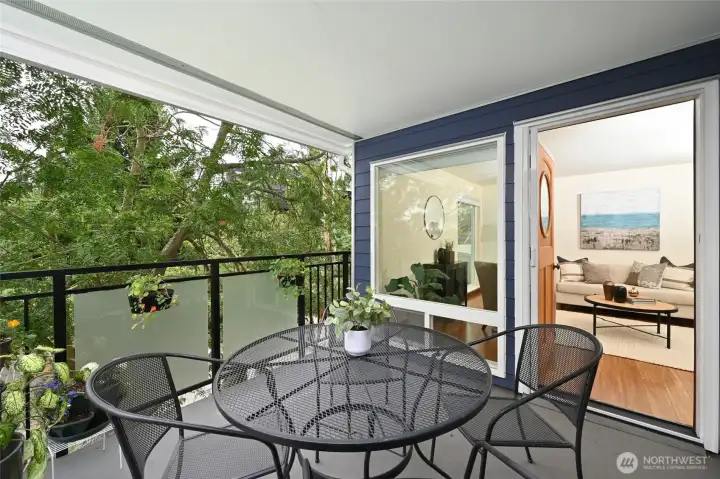 Large covered deck!