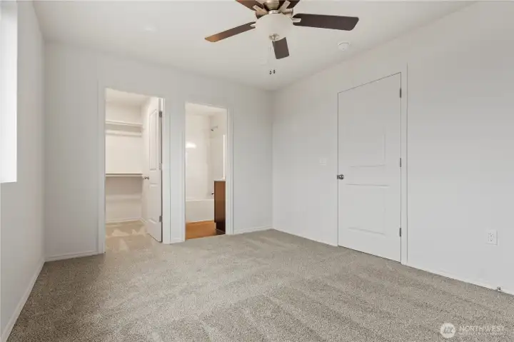 All images may vary. Photos are from previously built home. Photos may include upgrades/furnishings not included in base price.