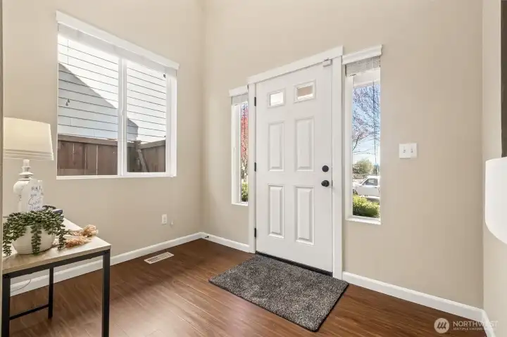 Expansive foyer designed to accommodate a coat rack and bench seating with ease!
