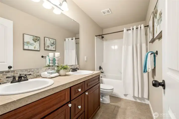 Upper level hall bathroom