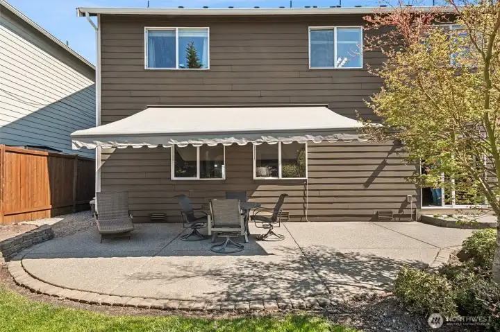 The attached remote-controlled awning saves the day in the hot summer afternoons!