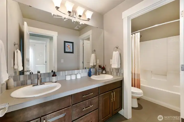 Shared full bath on upper level