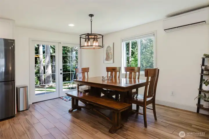 Dining room.