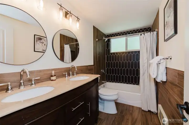 2nd level bath.