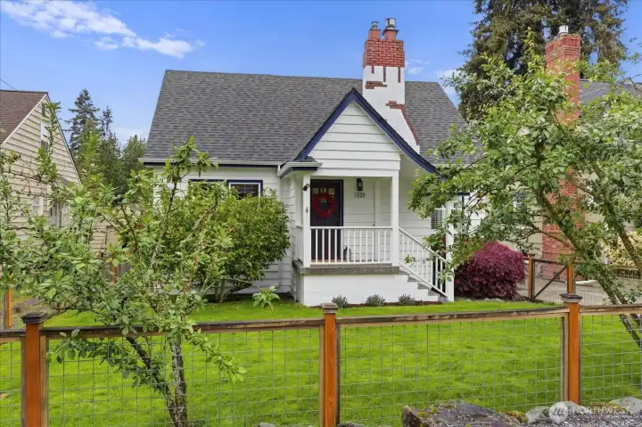 Fully fenced front yard