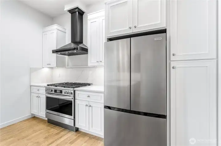 Stainless Steel appliances complete with 6 burner gas range Stainless Steel appliances complete with 6 burner gas range