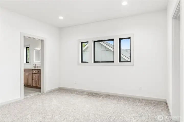 Primary Bedroom with Full En-suite bath and walk-in closet. Primary Bedroom with Full En-suite bath and walk-in closet.