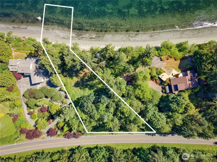 Aerial view with approx. property outline.