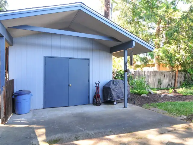 STORAGE SHED