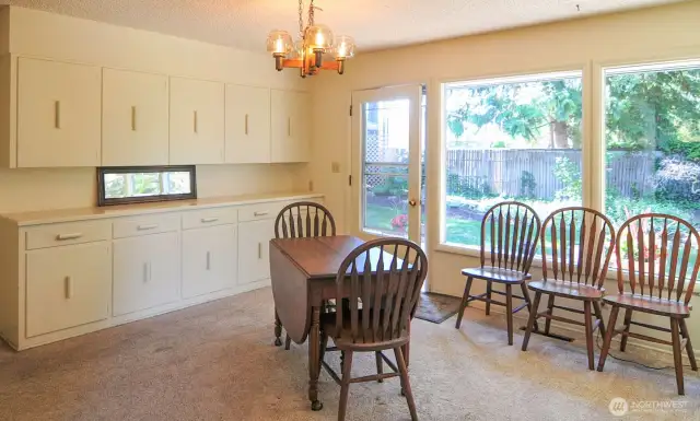 DINING AREA WITH BUILT-INS