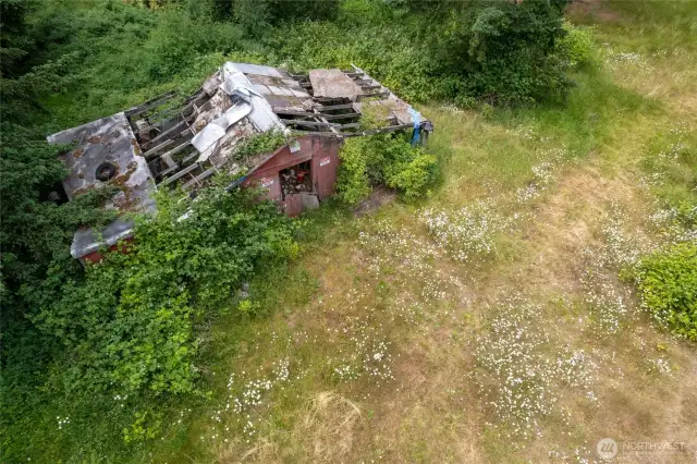 Level main building area, lot line is well past the treed area beyond the barn all the way to the fenceline.