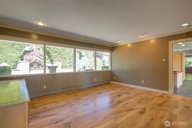 Family room off kitchen, views to courtyard