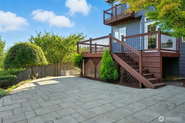 Deck/Backyard
