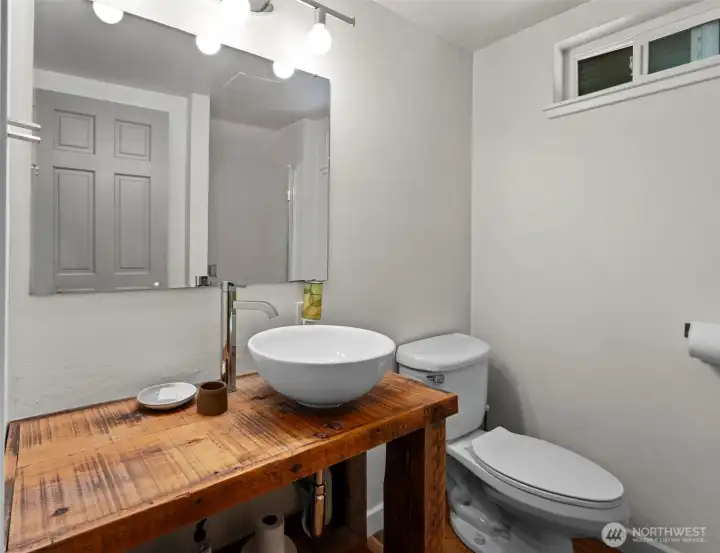 Main level 3/4 bathroom.