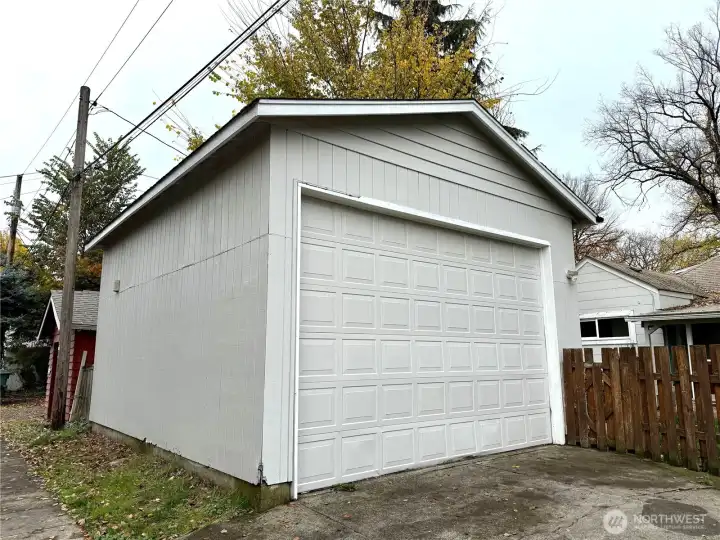 Alley Access to Shop
