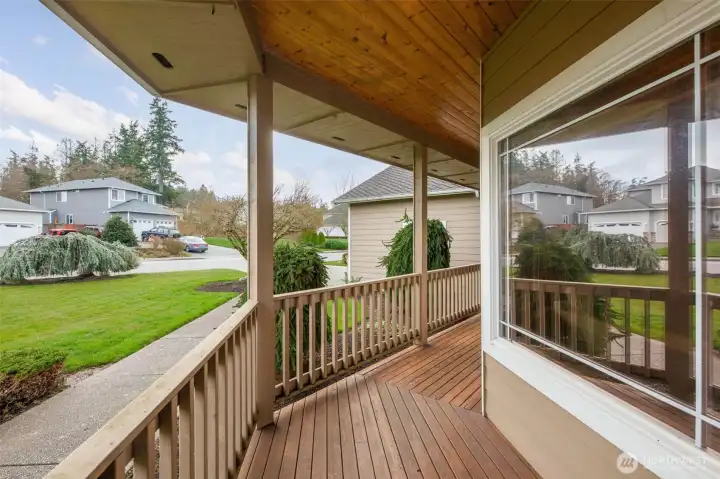 Beautiful wrap around deck.