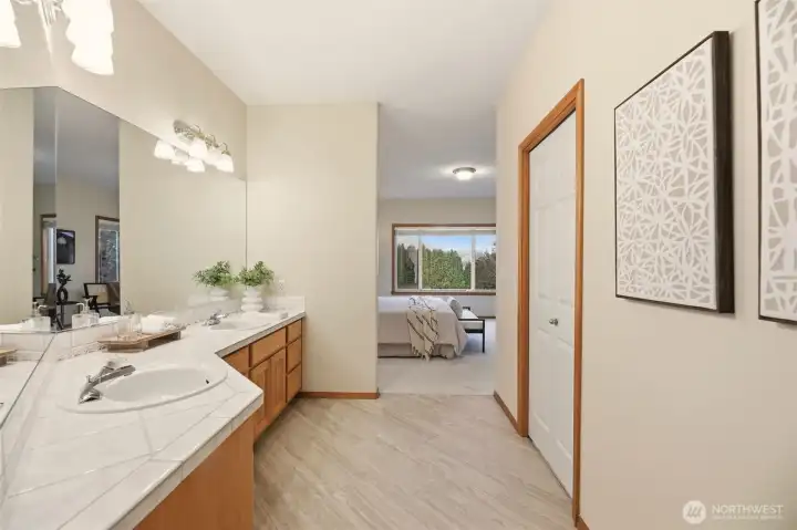 Primary Bath w/ Dual sinks + Walk-In Closet