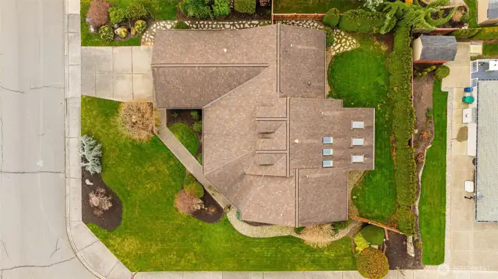 Newer roof only 5-6 years old.