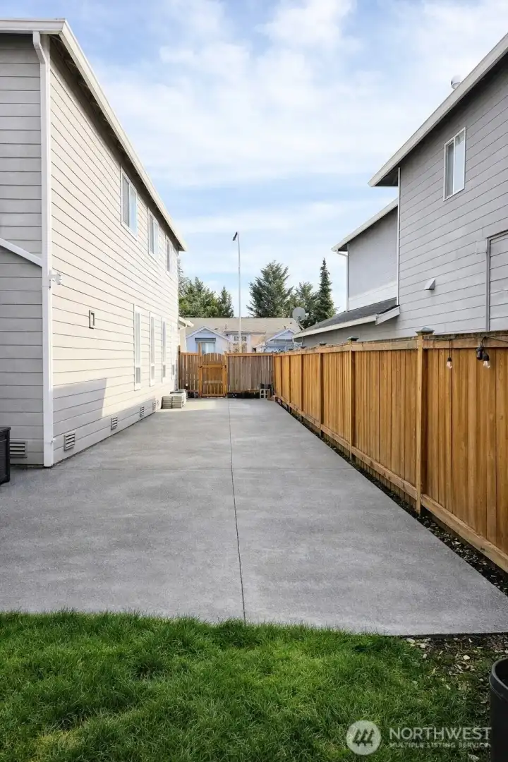 Side Patio off back yard