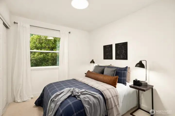 This is the 2nd bedroom on the main floor, the closet is to the left.