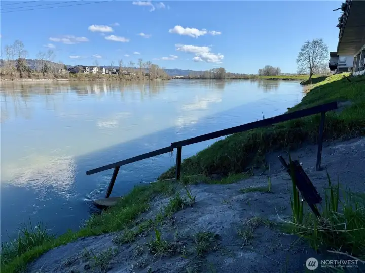 Looking down river, this condo provides access to the Cowlitz River
