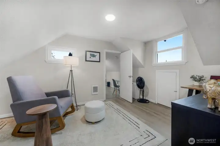 Upper loft/flex space