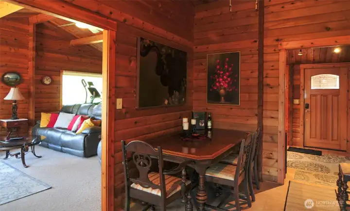 FORMAL DINING AREA