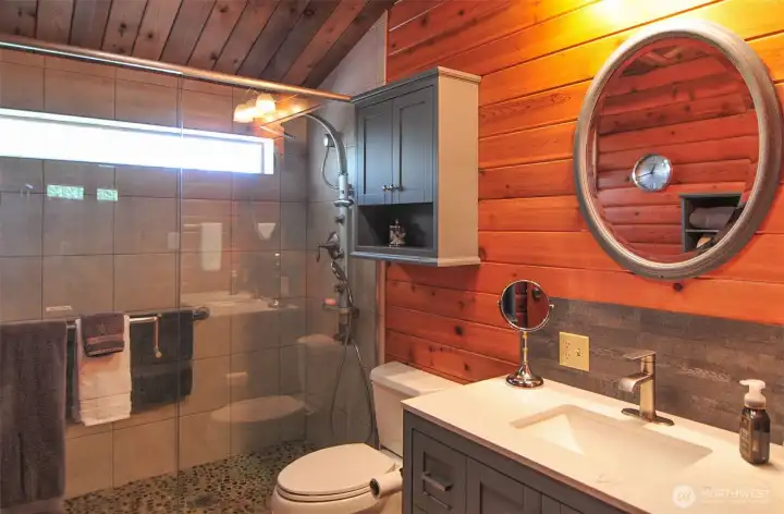 MAIN BATHROOM