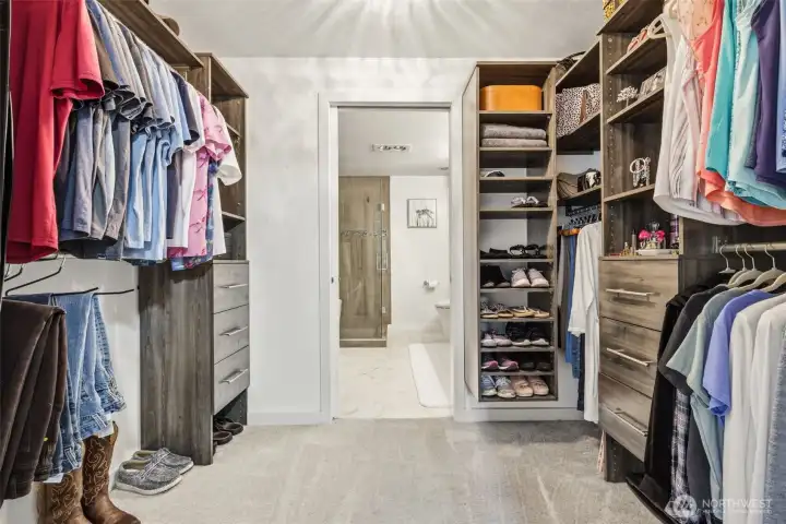 Pass through primary suite walk-in closet Pass through primary suite walk-in closet