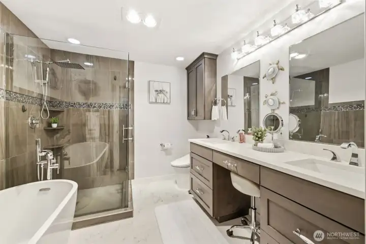 Updated 5-piece primary suite bathroom Updated 5-piece primary suite bathroom