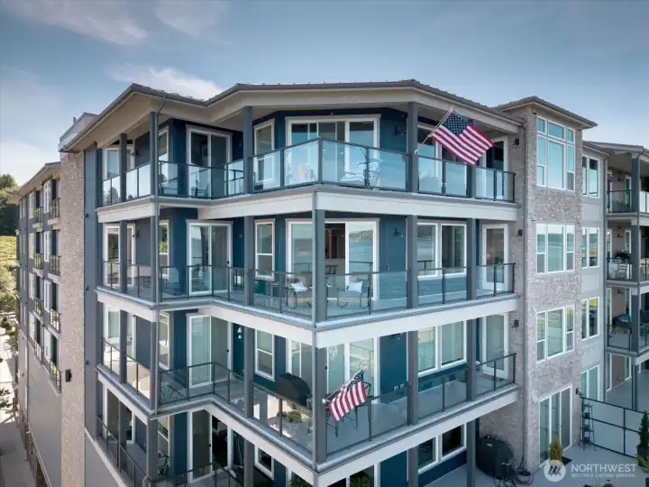 A true corner residence offering remarkable water views from nearly every angle, blending luxury interiors with an extraordinary waterfront setting. A true corner residence offering remarkable water views from nearly every angle, blending luxury interiors with an extraordinary waterfront setting.
