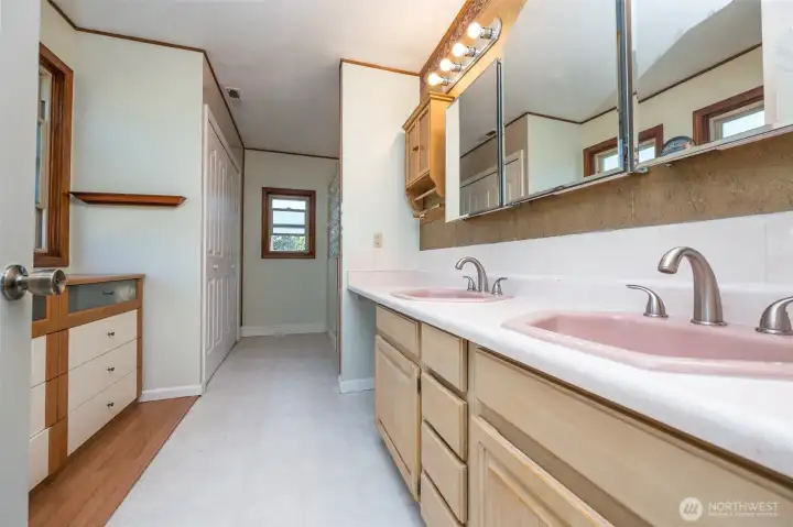 ensuite bathroom primary suite
