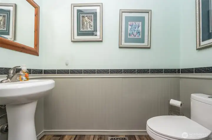 entry 1/2 bath
