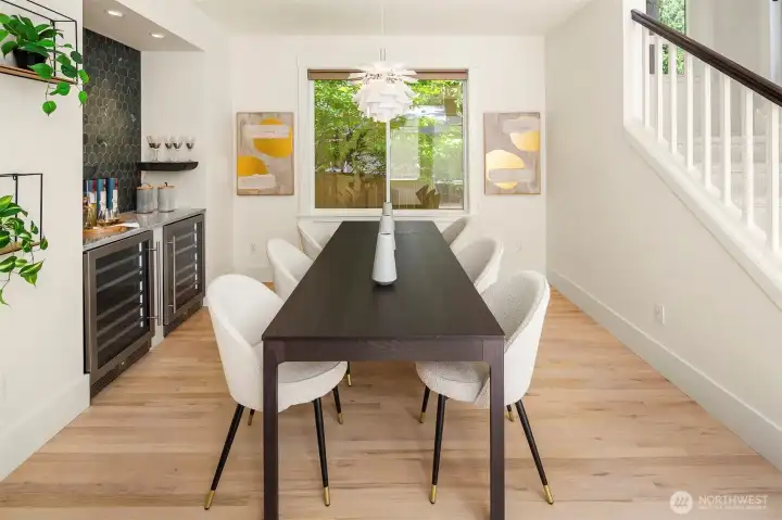 Dining room has direct access to courtyard making this a wonderful place for indoor or outdoor dining or entertaining. Dining room has direct access to courtyard making this a wonderful place for indoor or outdoor dining or entertaining.