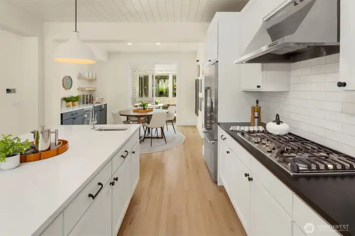Kitchen provides plenty of storage space and also has walk-in pantry. Kitchen provides plenty of storage space and also has walk-in pantry.