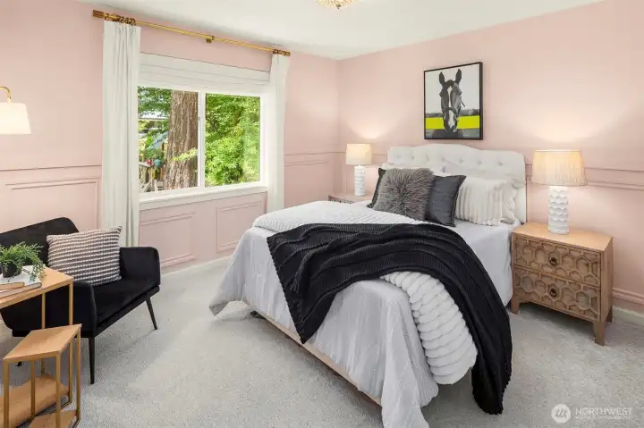 Second bedroom overlooking backyard. Second bedroom overlooking backyard.