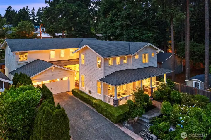 This home has the perfect layout on a wondergully well landscaped lot. This home has the perfect layout on a wondergully well landscaped lot.
