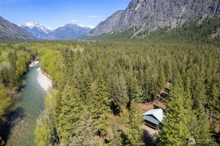 More than a cabin—an authentic Methow River experience designed for recreation, relaxation, and family fun. More than a cabin—an authentic Methow River experience designed for recreation, relaxation, and family fun.