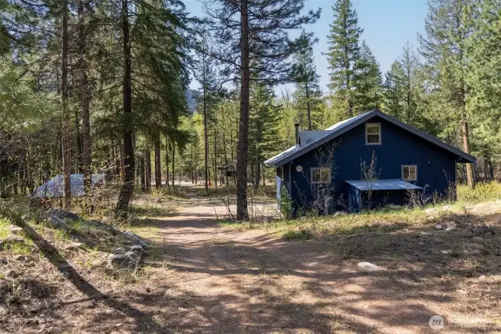 The perfect Methow Valley basecamp—just steps from Fun Rock, river adventures, and endless outdoor recreation. The perfect Methow Valley basecamp—just steps from Fun Rock, river adventures, and endless outdoor recreation.