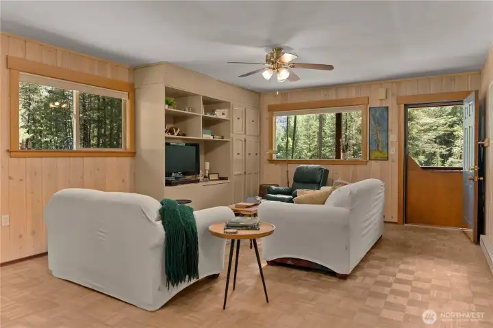 The heart of the cabin—an inviting space for family gatherings and quiet evenings. The heart of the cabin—an inviting space for family gatherings and quiet evenings.