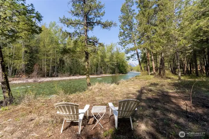 Enjoy the peaceful setting and sounds of the river. Enjoy the peaceful setting and sounds of the river.