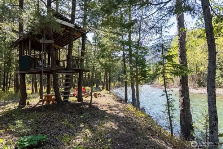 Your own private stretch of riverfront complete with treehouse, picnic area, and spectacular mountain scenery. Your own private stretch of riverfront complete with treehouse, picnic area, and spectacular mountain scenery.