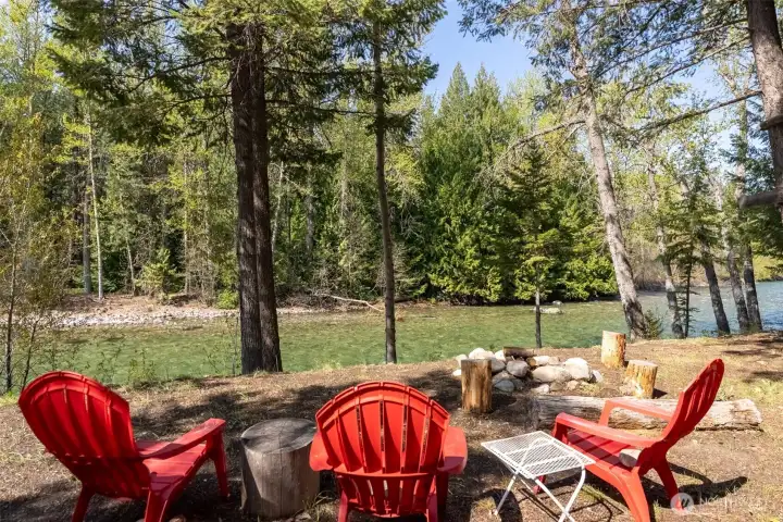 Gather with friends and family under the trees by the fire, with the Methow River as your backdrop. S’mores, stories, and starry skies await in this unforgettable outdoor living space. Gather with friends and family under the trees by the fire, with the Methow River as your backdrop. S’mores, stories, and starry skies await in this unforgettable outdoor living space.